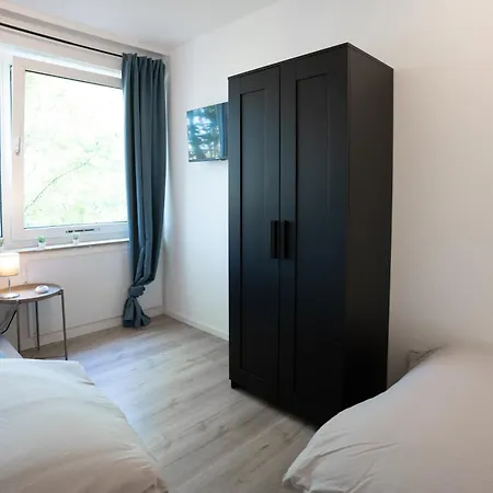Hometonight Workers - In Appartement