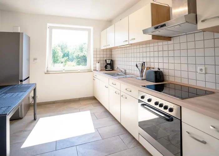 Hometonight Workers - In